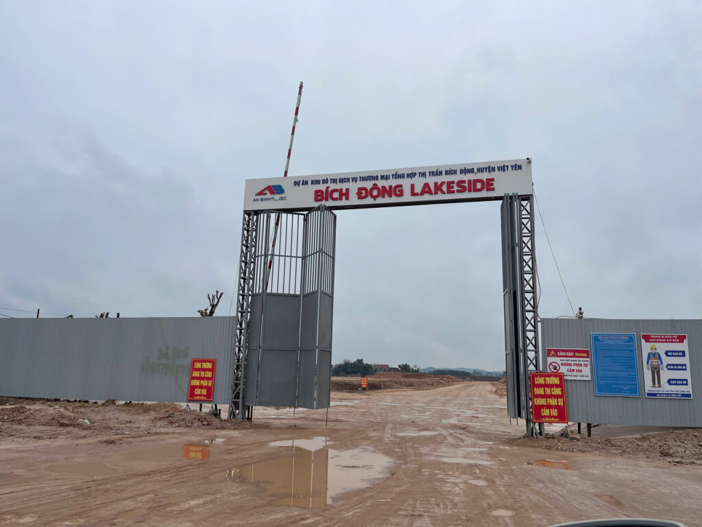 Bích Động Lakeside