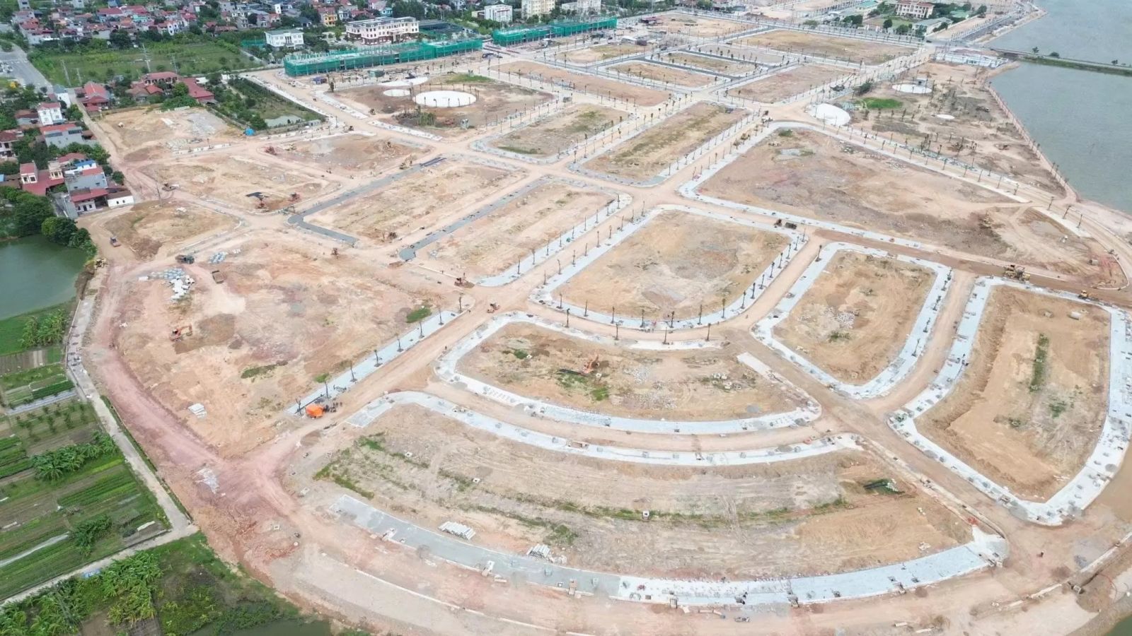 Bích Động Lakeside