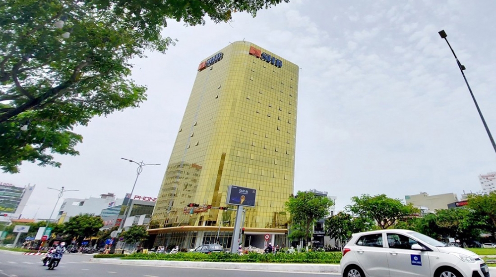 Cưỡng chế tháo dỡ phần kính 2 tòa nhà “dát vàng” tại Đà Nẵng