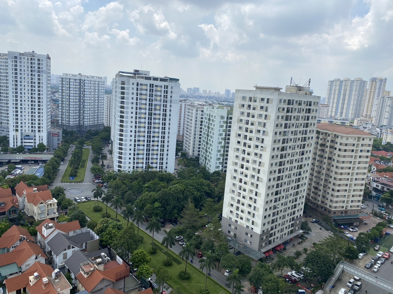 Nguồn cung căn hộ 2025–2027: Hà Nội bứt tốc, TP.HCM chậm nhịp vì vướng pháp lý