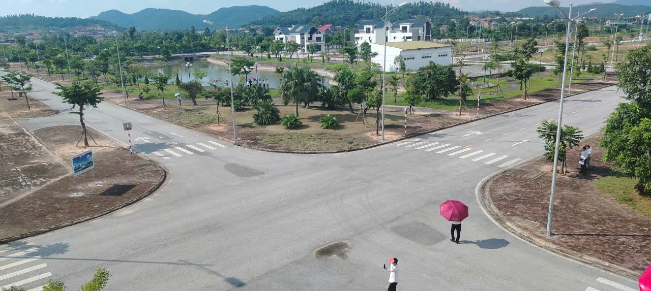 Đại Sơn Mountain Side 