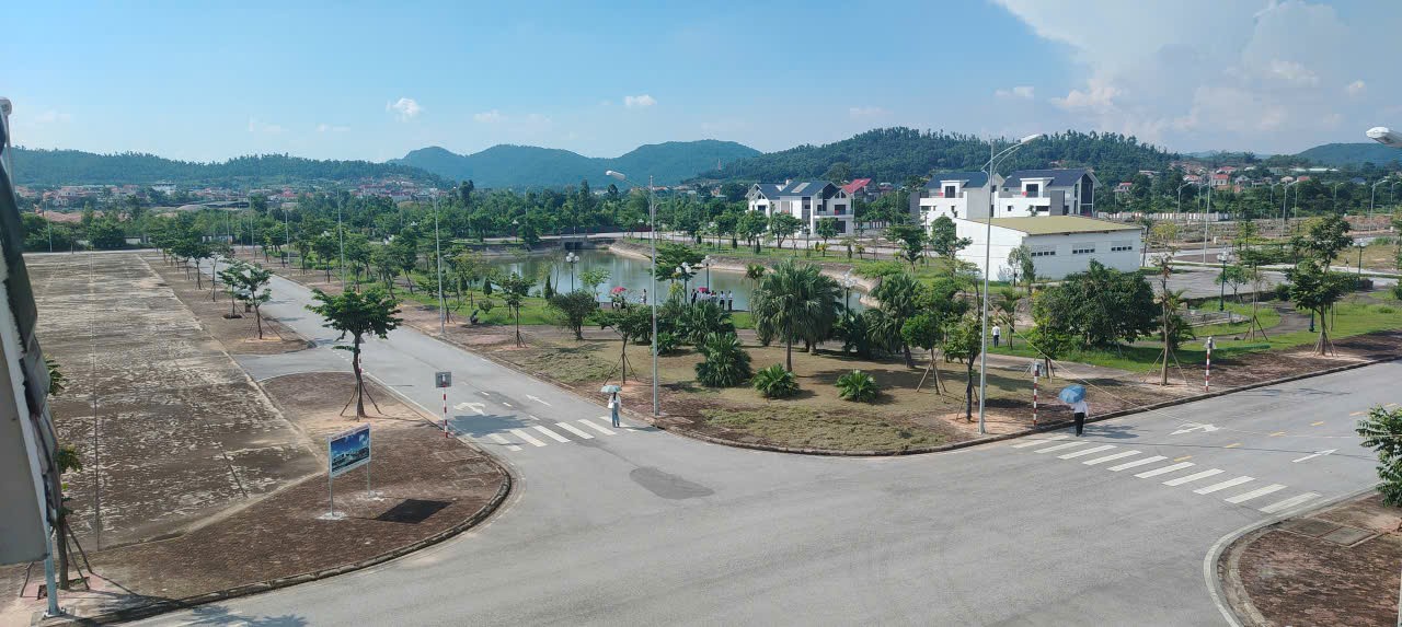 Đại Sơn Mountain Side 