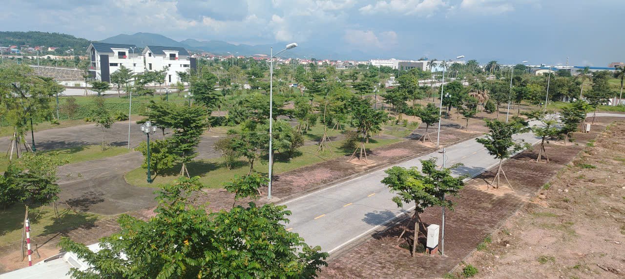 Đại Sơn Mountain Side 