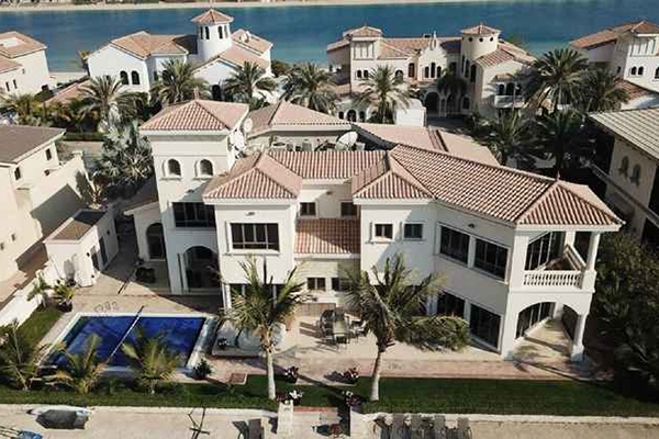 Frond Signature Villa In Palm Jumeirah, Dubai