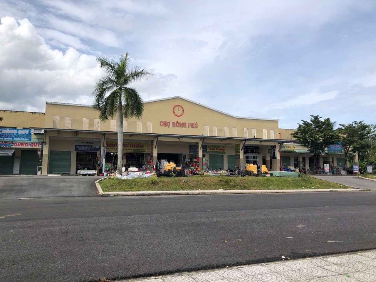 Khu phố chợ Đông Phú 16