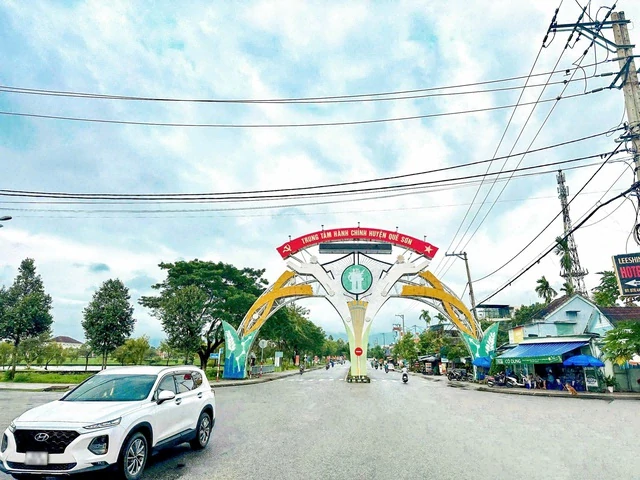 Khu phố chợ Đông Phú 17