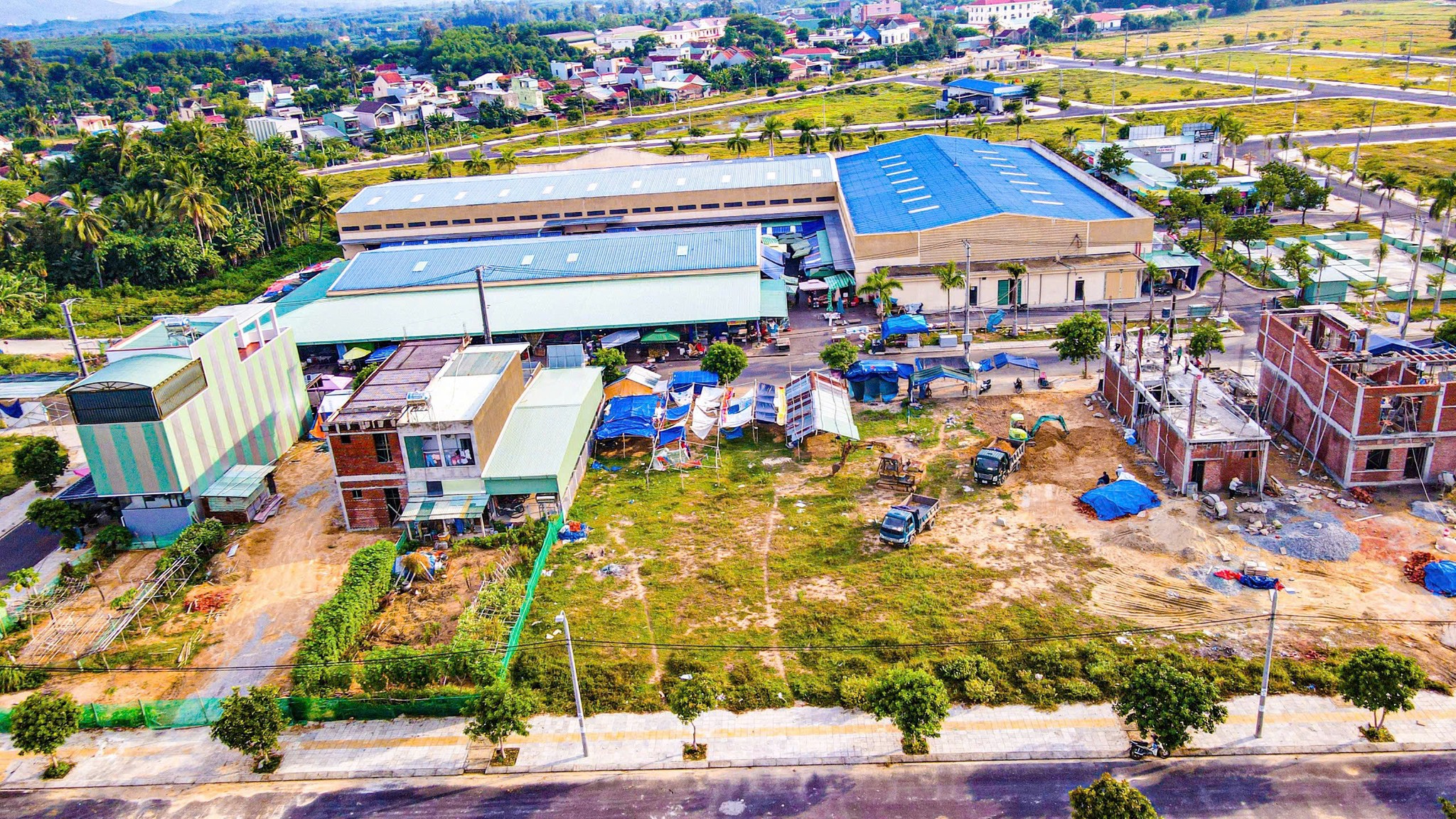 Khu phố chợ Đông Phú 11