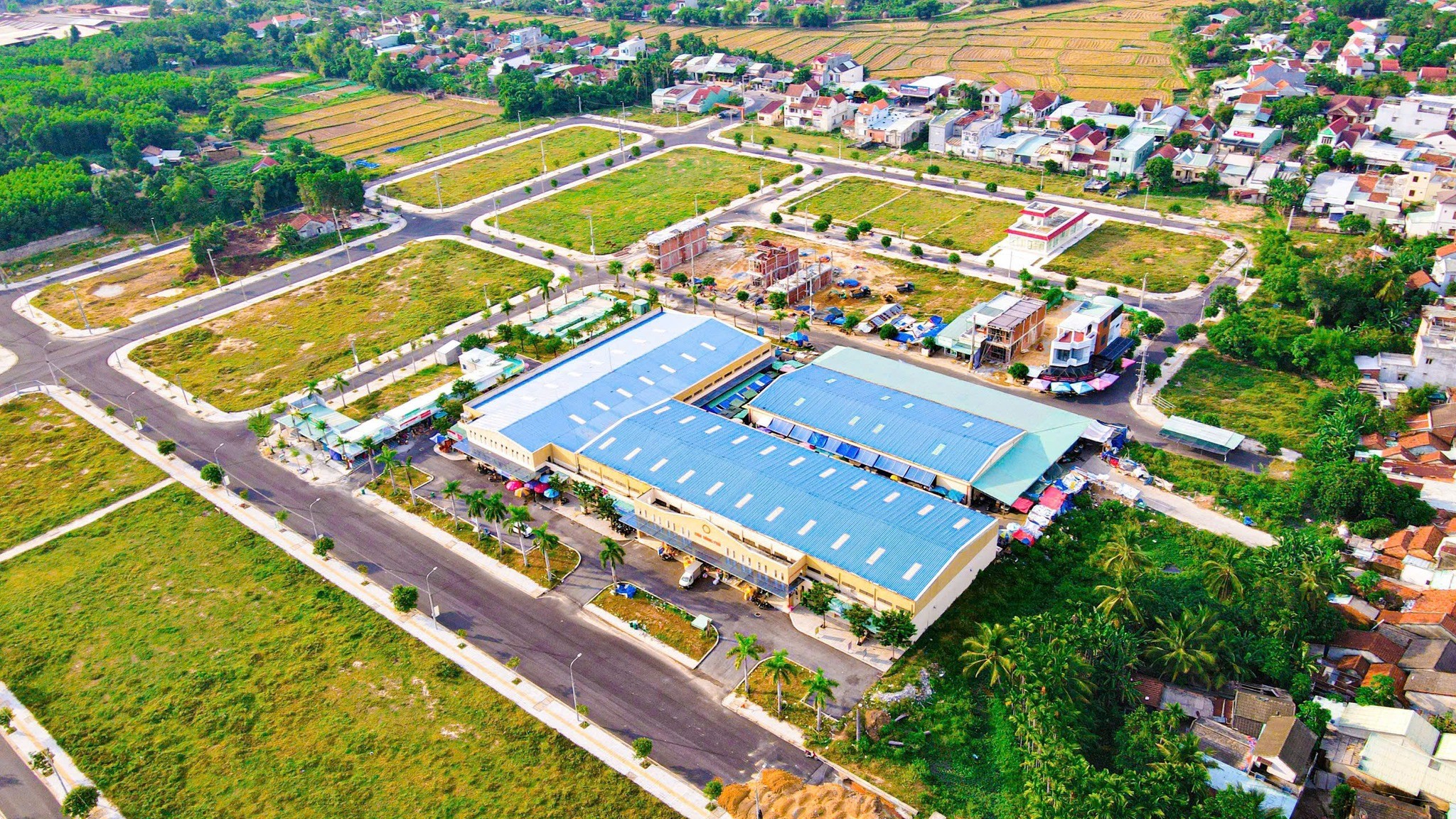 Khu phố chợ Đông Phú 12