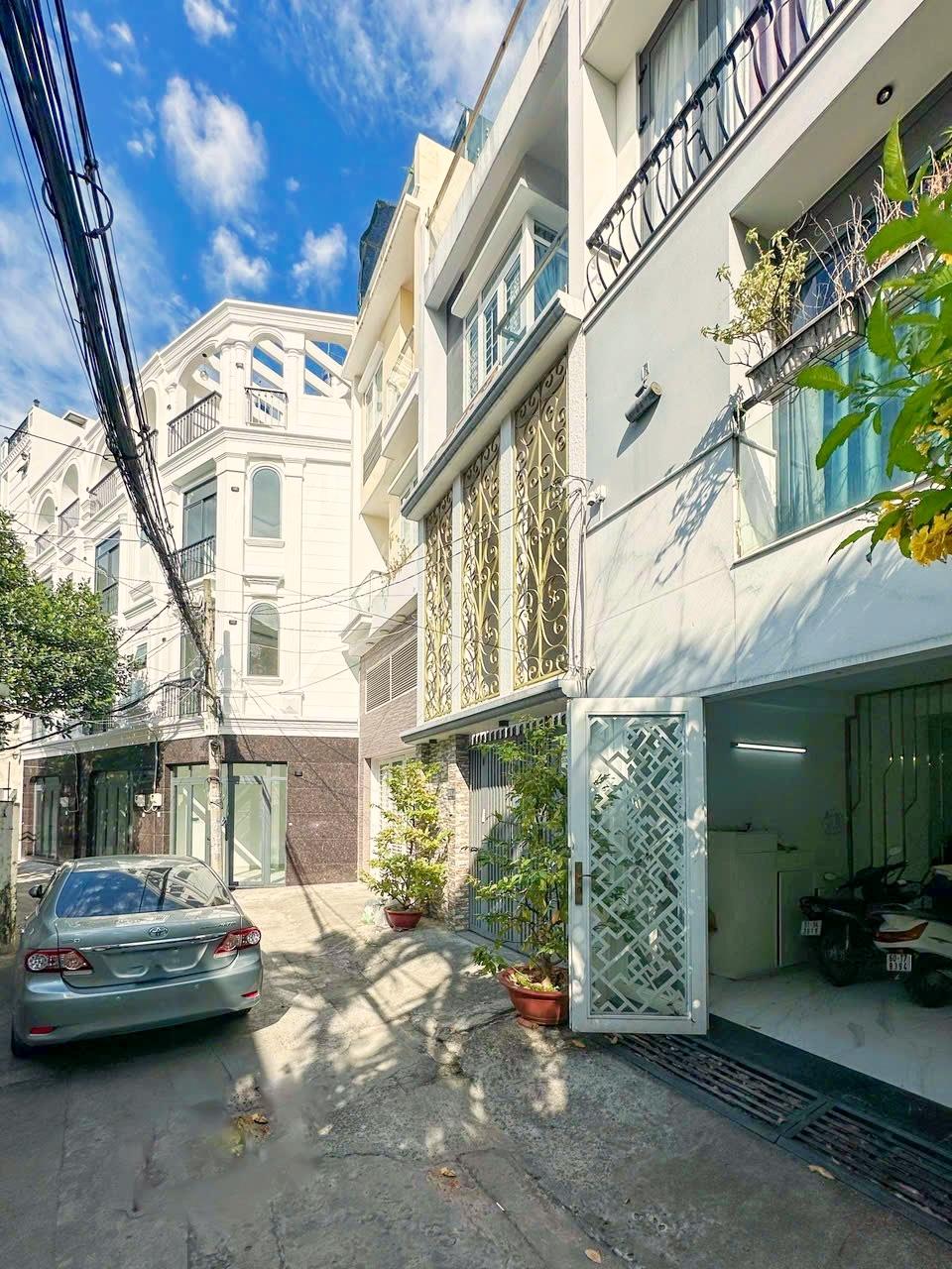 ‼Lê Quang Định – Xe hơi vào nhà – 4 tầng nở hậu - lô góc xây mới