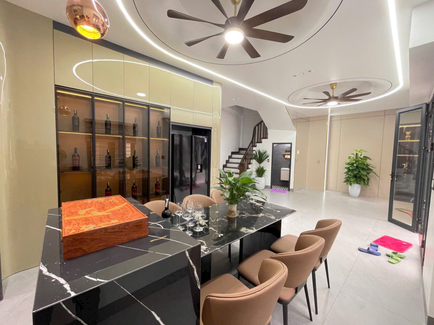 Bán căn 4 tầng mặt phố phường Cẩm Thượng, TP Hải Dương, 52.8m2, mt 11m, 4 ngủ, 4.68 tỷ