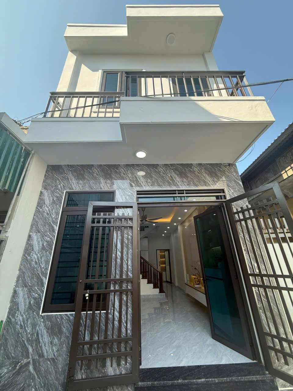 Bán căn nhà 2 tầng ngõ phố Lê Viết Hưng, ph Ngọc Châu, TP HD, 51m2, mt 4m, 3 ngủ, 2vs 3