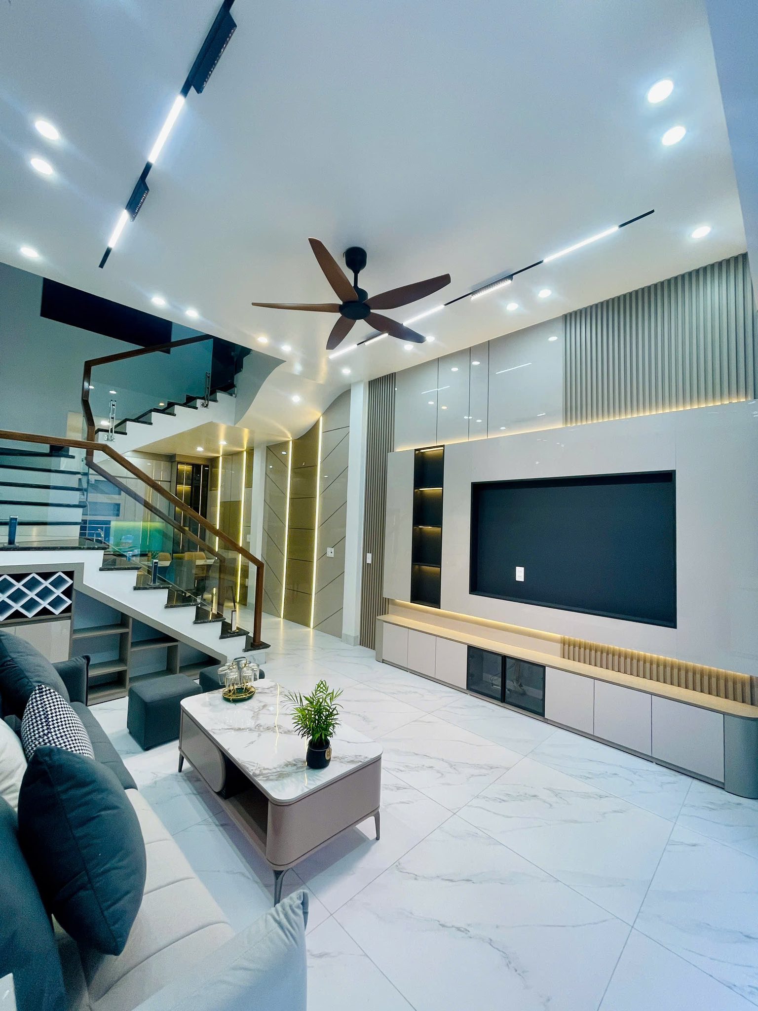 Bán nhà 3 tầng ngõ phố Chu Văn An, ph Quang Trung, TP HD, 51m2, 3 ngủ, 3 vs, chỉ 3.18 tỷ