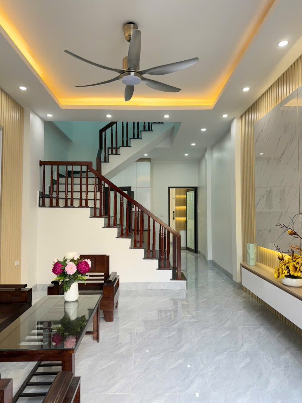 Bán căn nhà 2 tầng ngõ phố Lê Viết Hưng, ph Ngọc Châu, TP HD, 51m2, mt 4m, 3 ngủ, 2vs 2