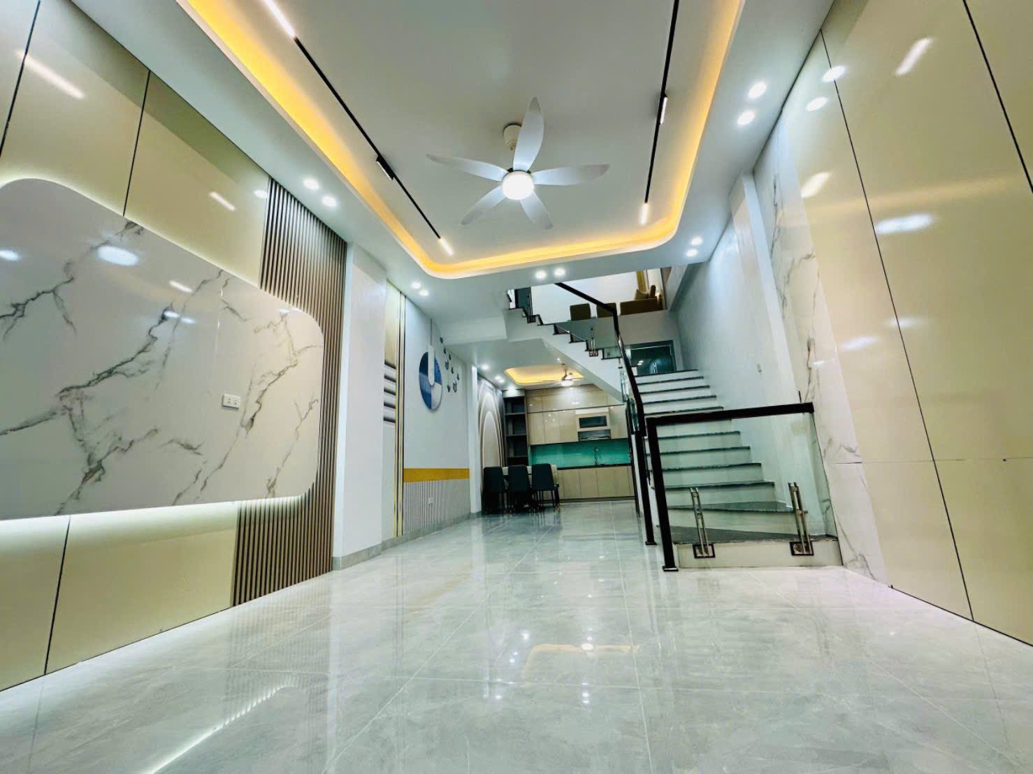 Bán căn nhà 4 tầng ngõ phố Nguyễn Trãi, ph Thành Đông, TP HP, 45m2, mt 4.1m, lô góc, gara 2