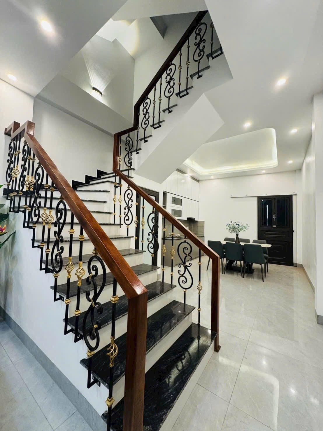 Bán 2 căn nhà 3 tầng ngõ phố Lê Viết Hưng, ph Ngọc Châu, TP HD, 46m2, mt 4m, 3 ngủ, ngõ oto 2