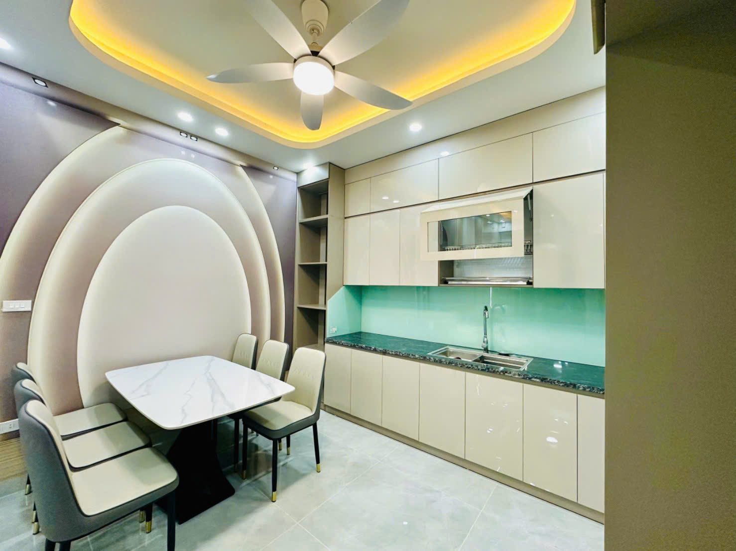 Bán căn nhà 4 tầng ngõ phố Nguyễn Trãi, ph Thành Đông, TP HP, 45m2, mt 4.1m, lô góc, gara 3