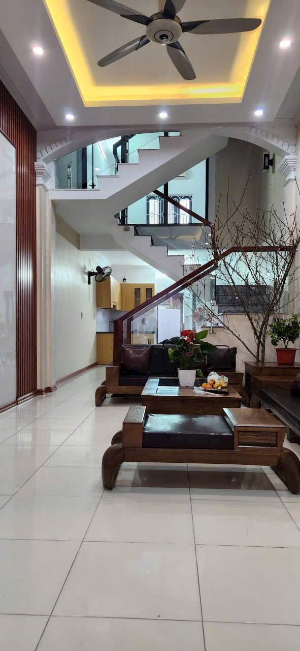 Bán nhà ngõ 160 Vũ Hựu, ph Thanh Bình, TP Hải Dương, 79m2, mt hơn 4m, 4 ngủ, ngõ oto 4