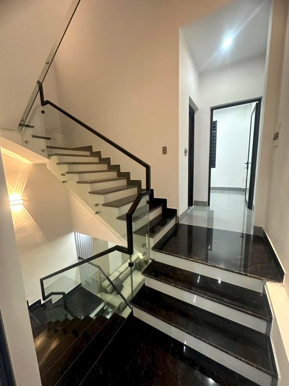 Bán căn nhà 3 tầng ngõ phố Bình Lộc, ph Tân Bình, TP HD, 48.4m2, mt 4.6m, 3 ngủ, 3 vs, ngõ oto 4