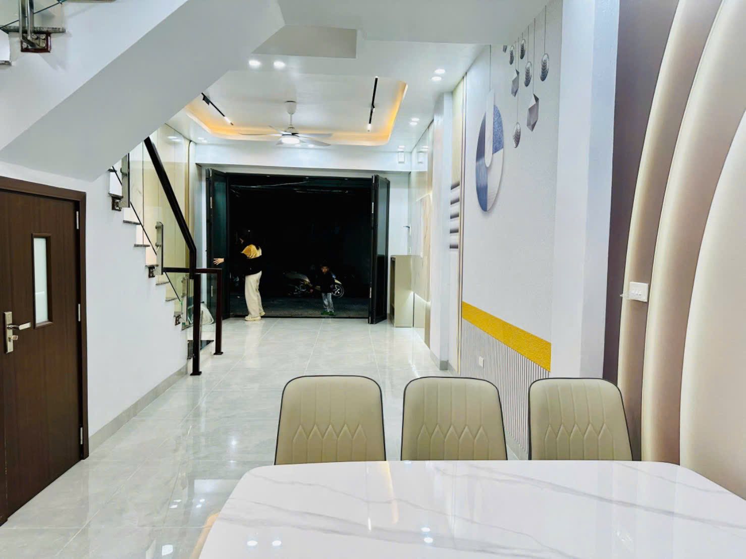 Bán căn nhà 4 tầng ngõ phố Nguyễn Trãi, ph Thành Đông, TP HP, 45m2, mt 4.1m, lô góc, gara 5