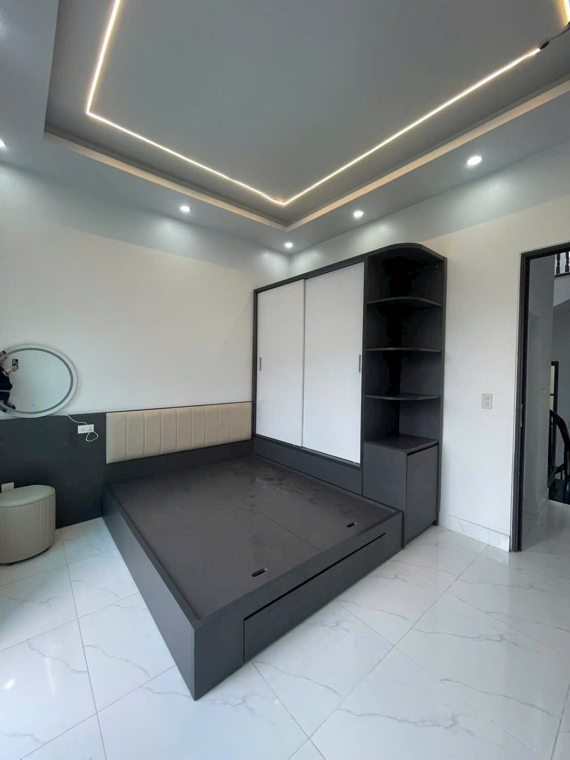 Bán căn nhà 3 tầng ngõ phố Tuệ Tĩnh, ph Bình Hàn, TP Hải Dương, 46.8m2, mt 4m, 3 ngủ, 3 vs 5