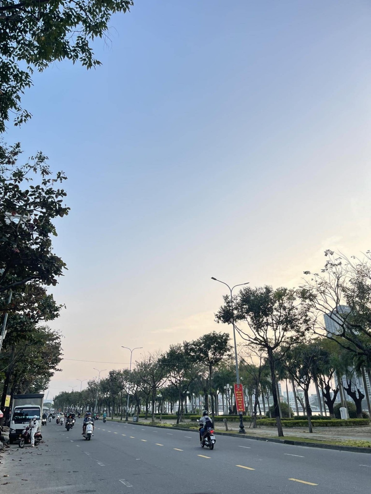 Bán mặt tiền Trần Hưng Đạo 250m2, ngang 10m, sát Cầu Sông Hàn, giá 85 tỷ 2