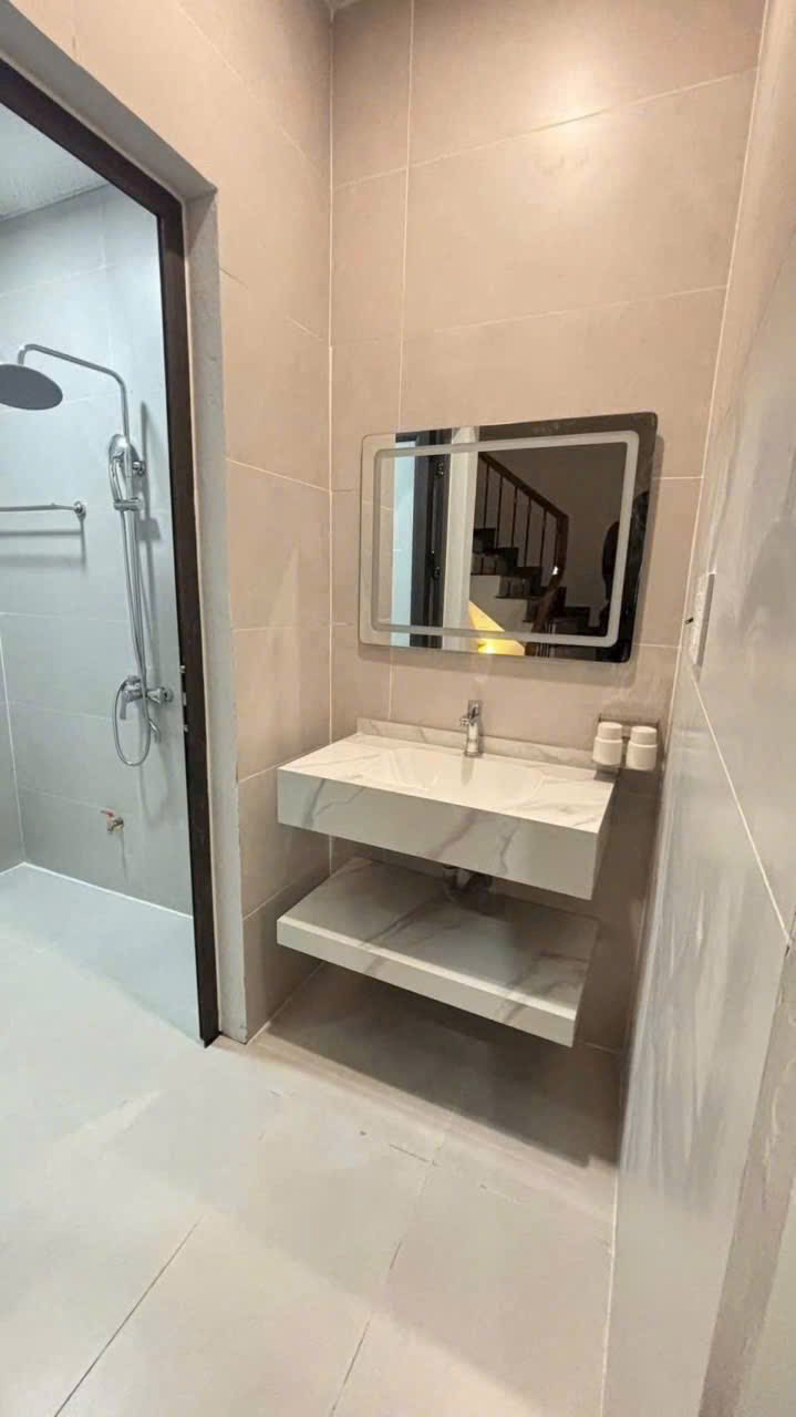 Bán 3 căn nhà 3 tầng ngõ 218 Vũ Hựu, ph Thanh Bình, TP HD, 45.3m2, 3 ngủ, 3vs, ngõ oto 3