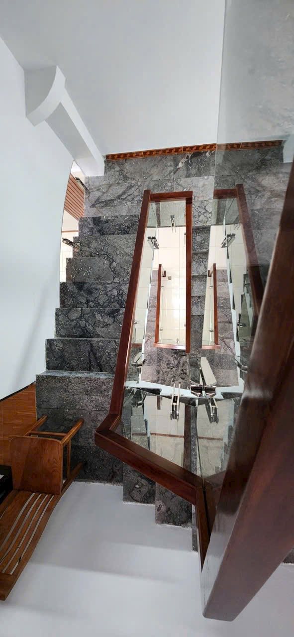 Bán nhà ngõ 160 Vũ Hựu, ph Thanh Bình, TP Hải Dương, 79m2, mt hơn 4m, 4 ngủ, ngõ oto 6