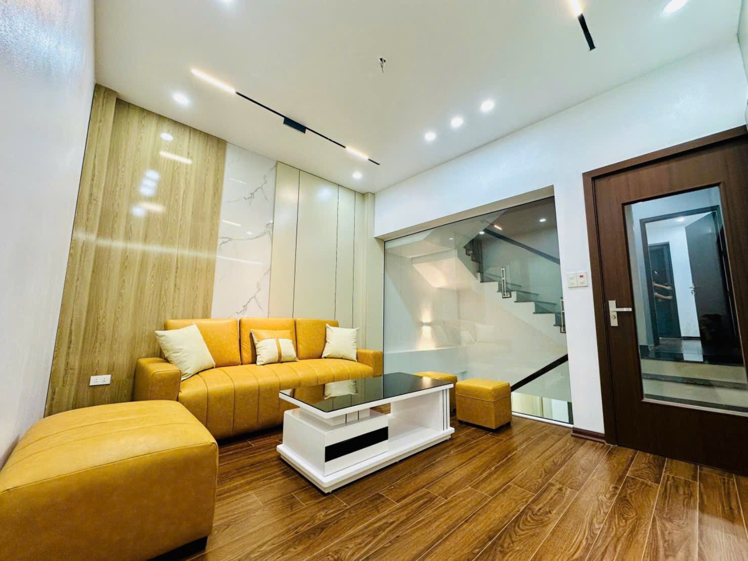 Bán căn nhà 4 tầng ngõ phố Nguyễn Trãi, ph Thành Đông, TP HP, 45m2, mt 4.1m, lô góc, gara 6