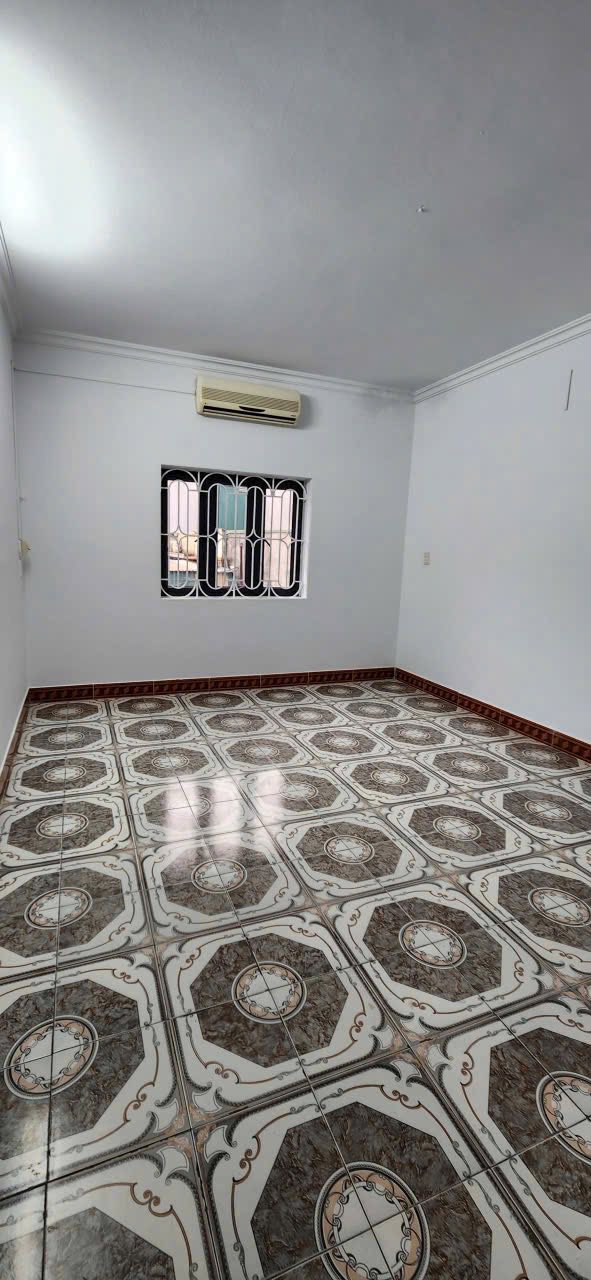 Bán nhà ngõ 160 Vũ Hựu, ph Thanh Bình, TP Hải Dương, 79m2, mt hơn 4m, 4 ngủ, ngõ oto 8