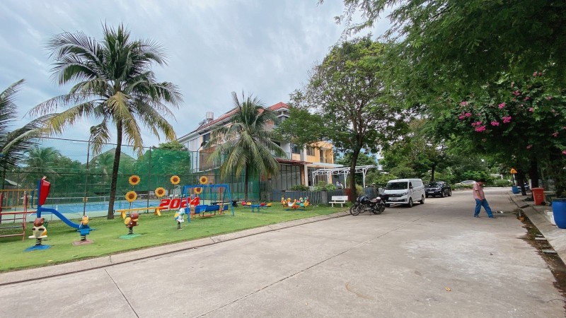 Bán Biệt Thự đường số 1, Hiệp Bình Phước, Thủ Đức, TP HCM. DT 225 m2, 4 tầng, 6PN. Giá 15.9 Tỷ, 3