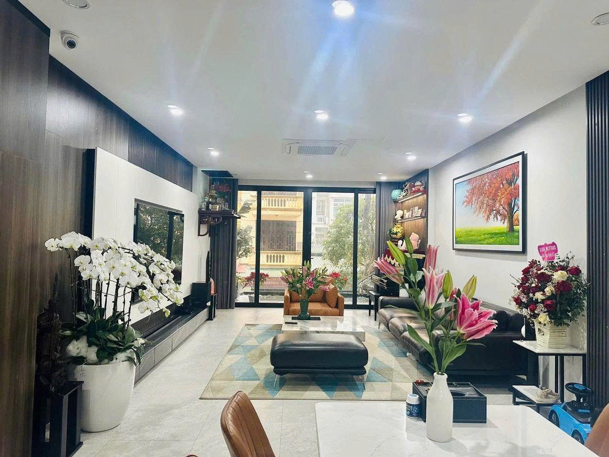 Hiếm nhà đẹp 7 tầng mặt phố Bạch Thái Bưởi, 92m2, mặt tiền rộng 4.5m, thang máy, kinh doanh