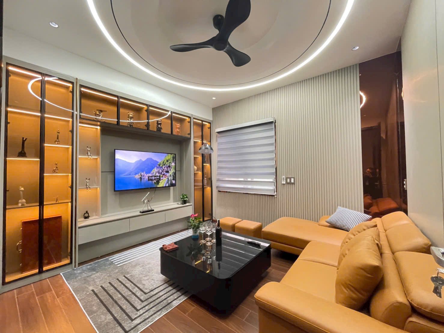 Bán căn 4 tầng mặt phố phường Cẩm Thượng, TP Hải Dương, 52.8m2, mt 11m, 4 ngủ, 4.68 tỷ 2