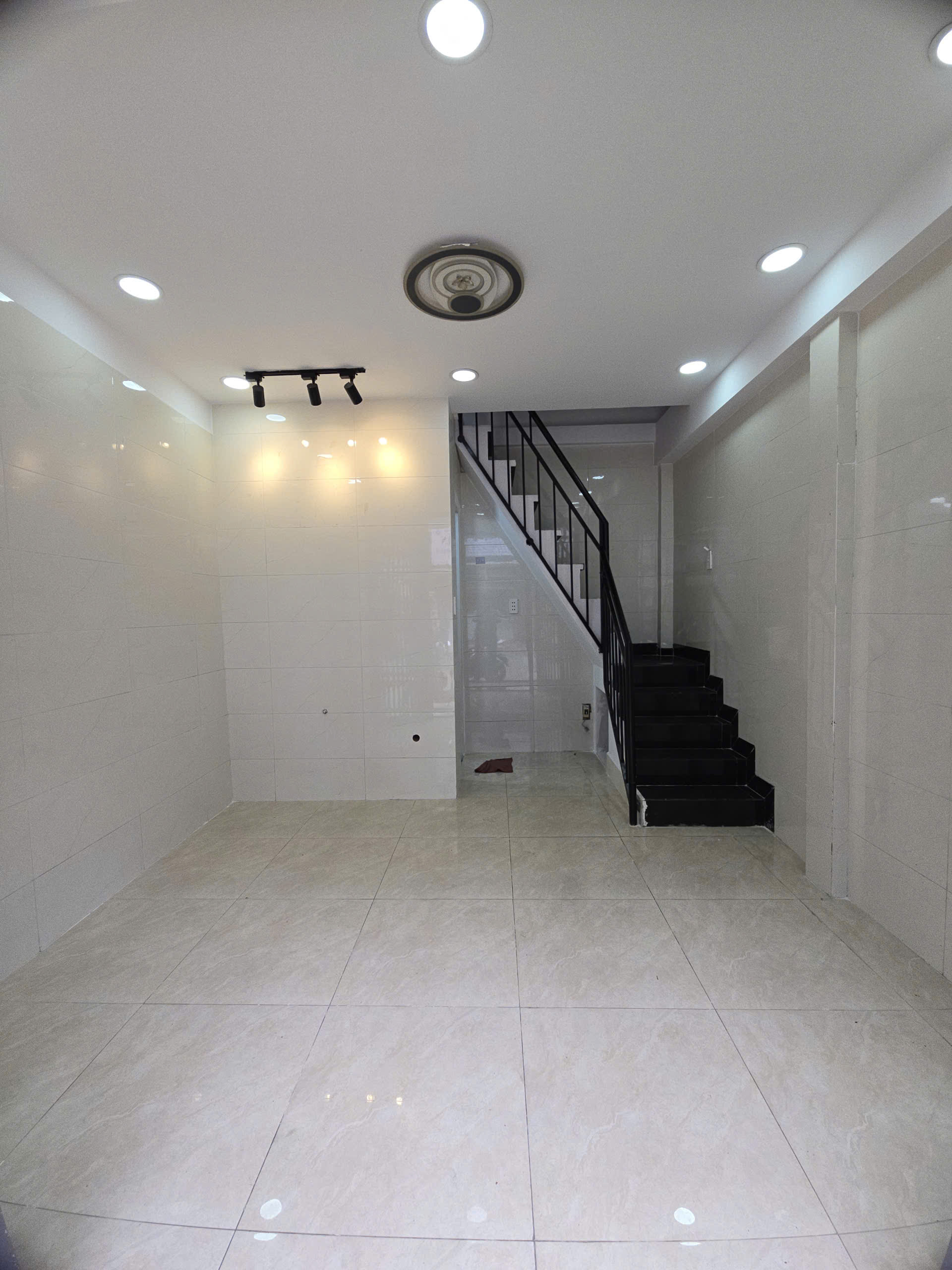 MẶT TIỀN KINH DOANH PHẠM VĂN XẢO - DTSD 30M2 - 2 TẦNG - CHỈ 2.65 TỶ