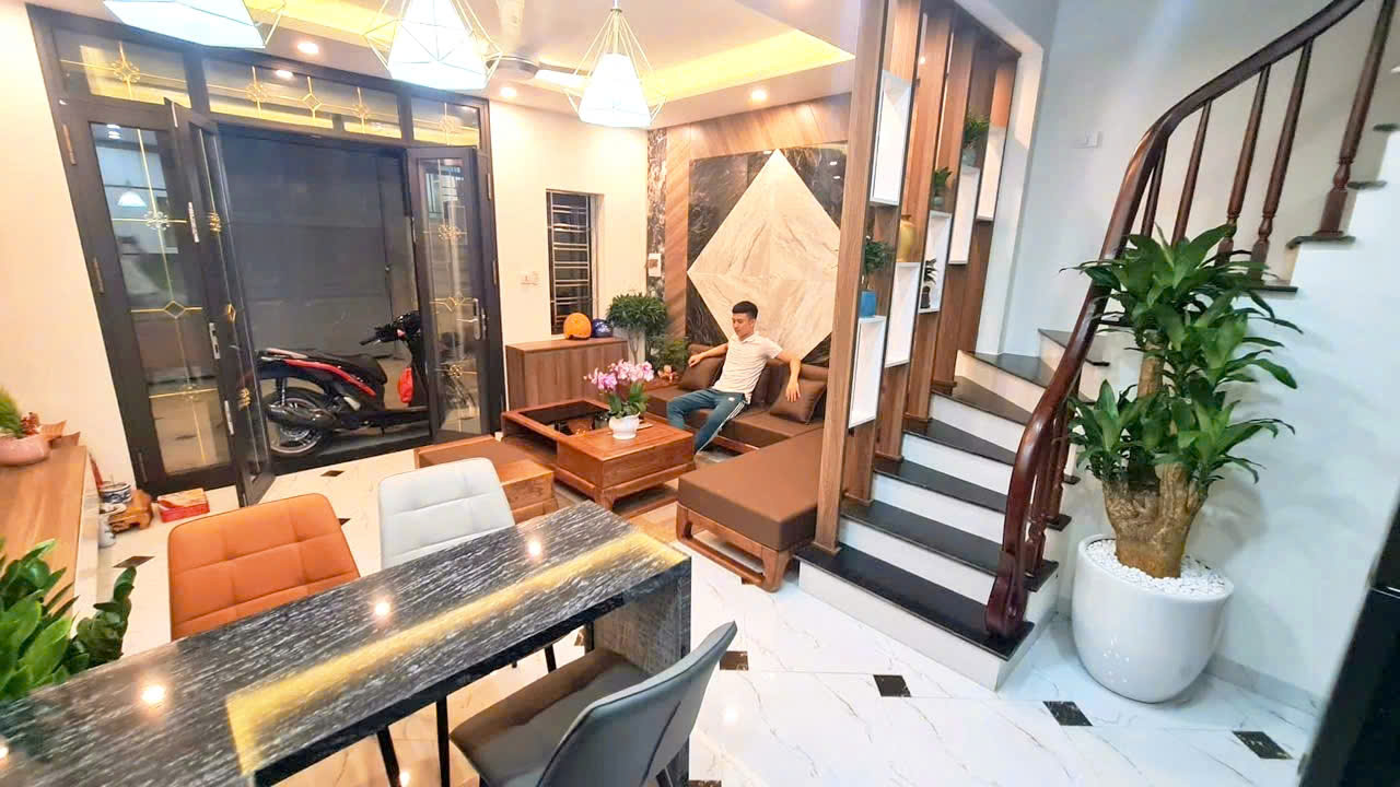 Bán nhà mặt đường phố Nhổn đường 32 xây 5 Tầng, kinh doanh, ô tô đỗ giá 6.x tỷ