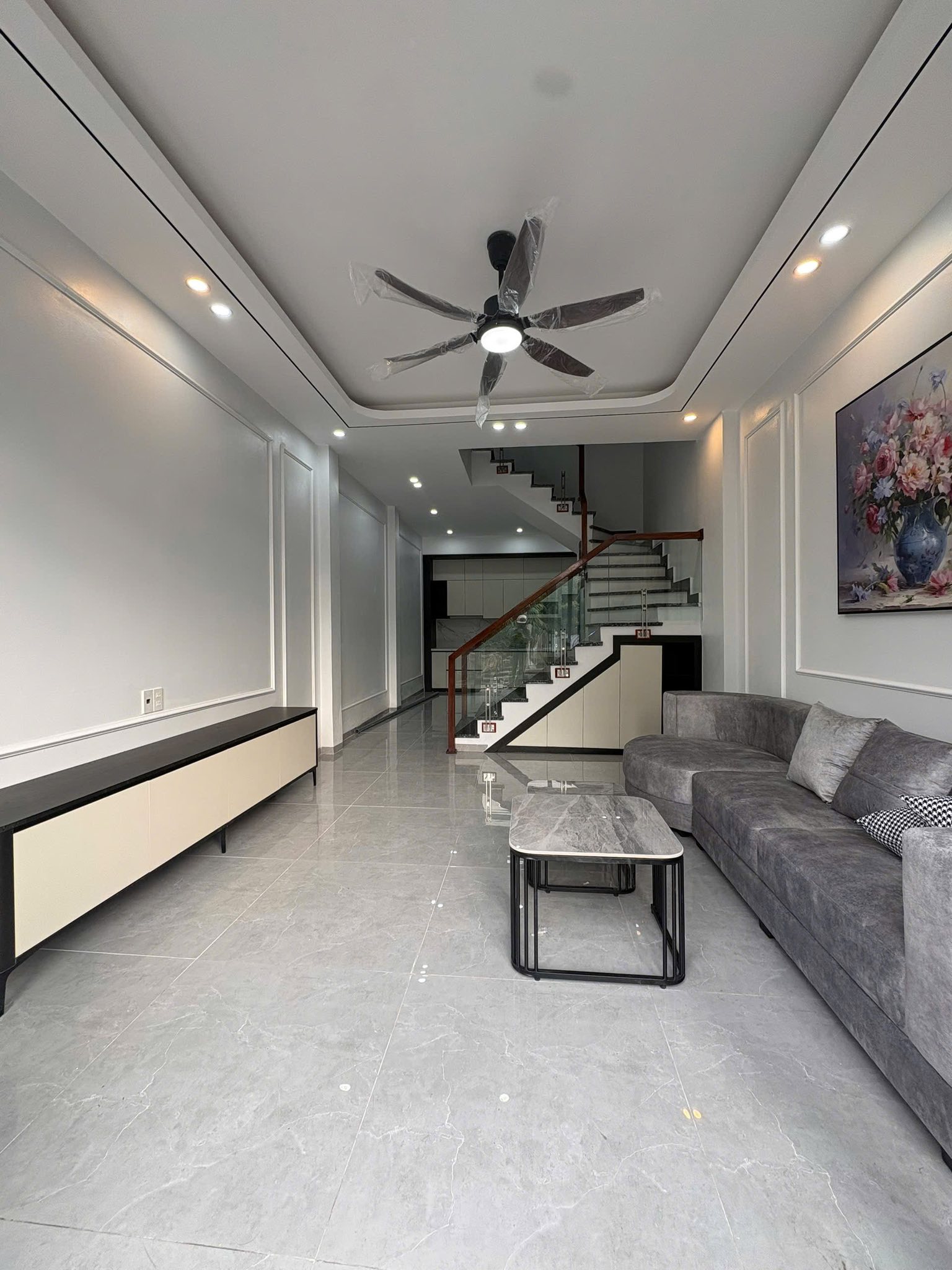 Bán căn nhà 3 tầng ngõ phố Đỗ Xá, ph Tứ Minh, TP HD, 42.9m2, mt 4m, 3 ngủ, 3 vs, chỉ 2.4x tỷ 2