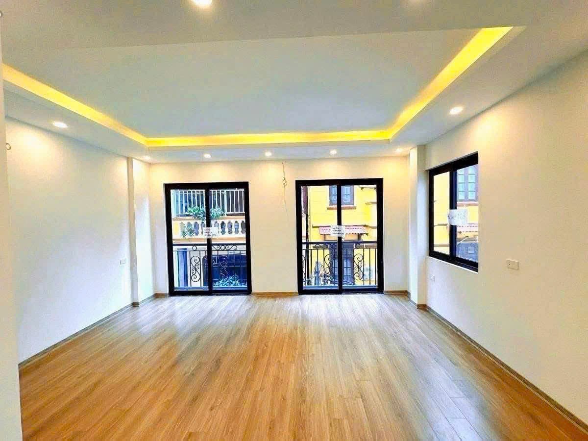 Hoàng Quốc Việt - Lô góc - kinh doanh - ô tô , ngõ thông 7 tầng full nội thất , đầy đủ PCCC , 2