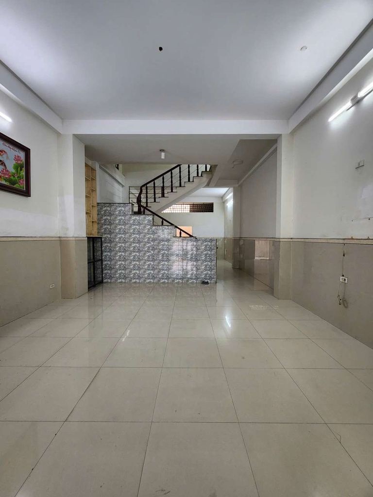 CHO THUÊ MẶT TIỀN KDC HỒNG LONG 5M x 20M TRỆT 2 LÂU GIÁ 17TR SÂN XE HƠI