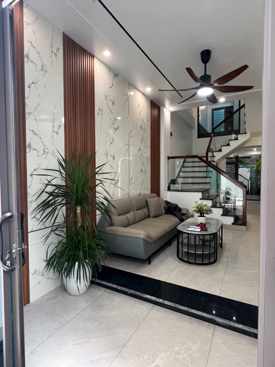 Bán nhà 3 tầng ngõ phố Nguyễn Đình Chiểu, ph Ngọc Châu, TP HD, 40.5m2, 3 ngủ, gần đường 2