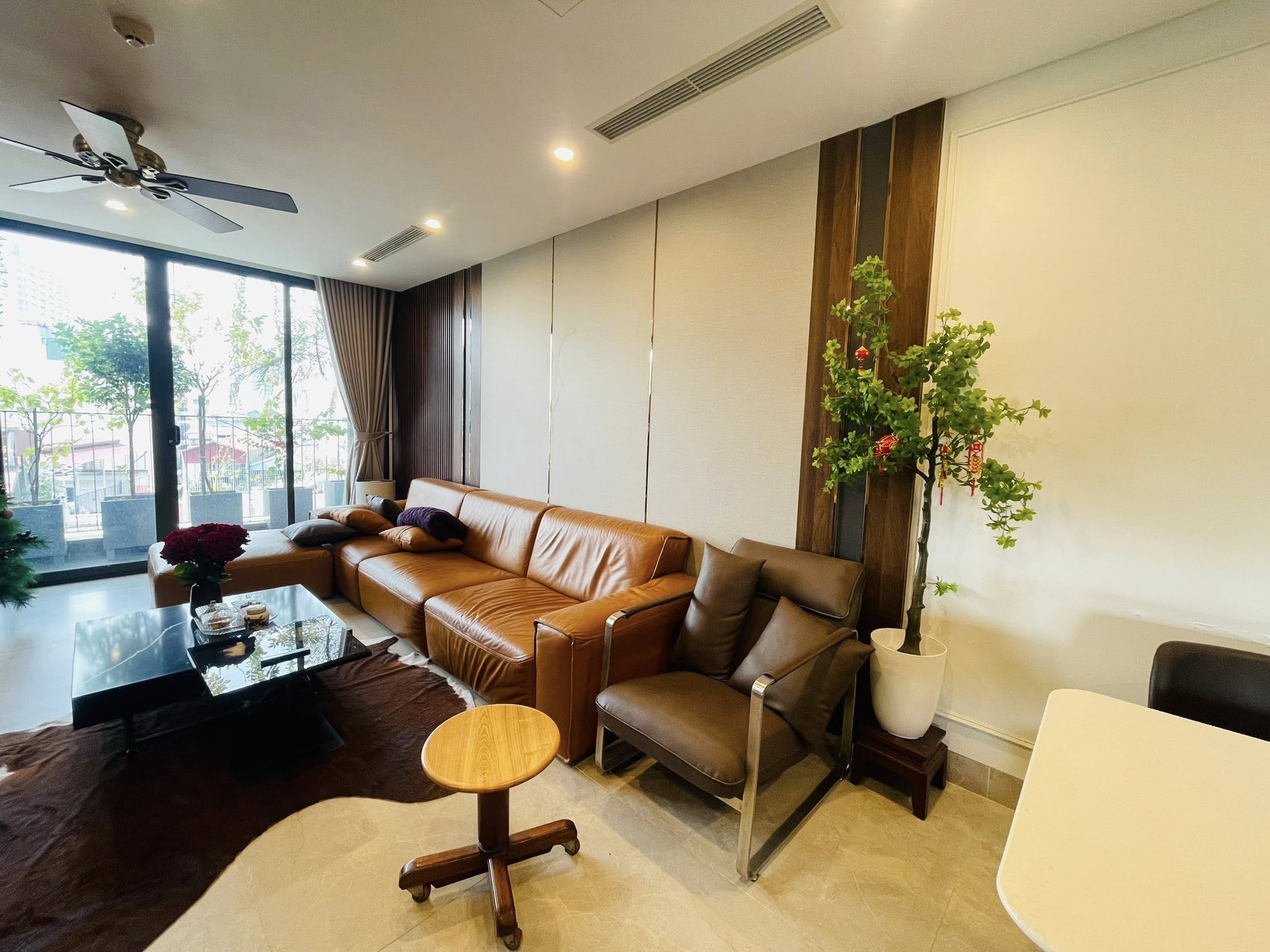 Bán Nhà Mặt Ngõ Phố Đội Cấn,Liễu Giai. 8 Tầng Thang Máy  63m2. Mặt Tiền 5.5 m. Giá 36,5 Tỷ