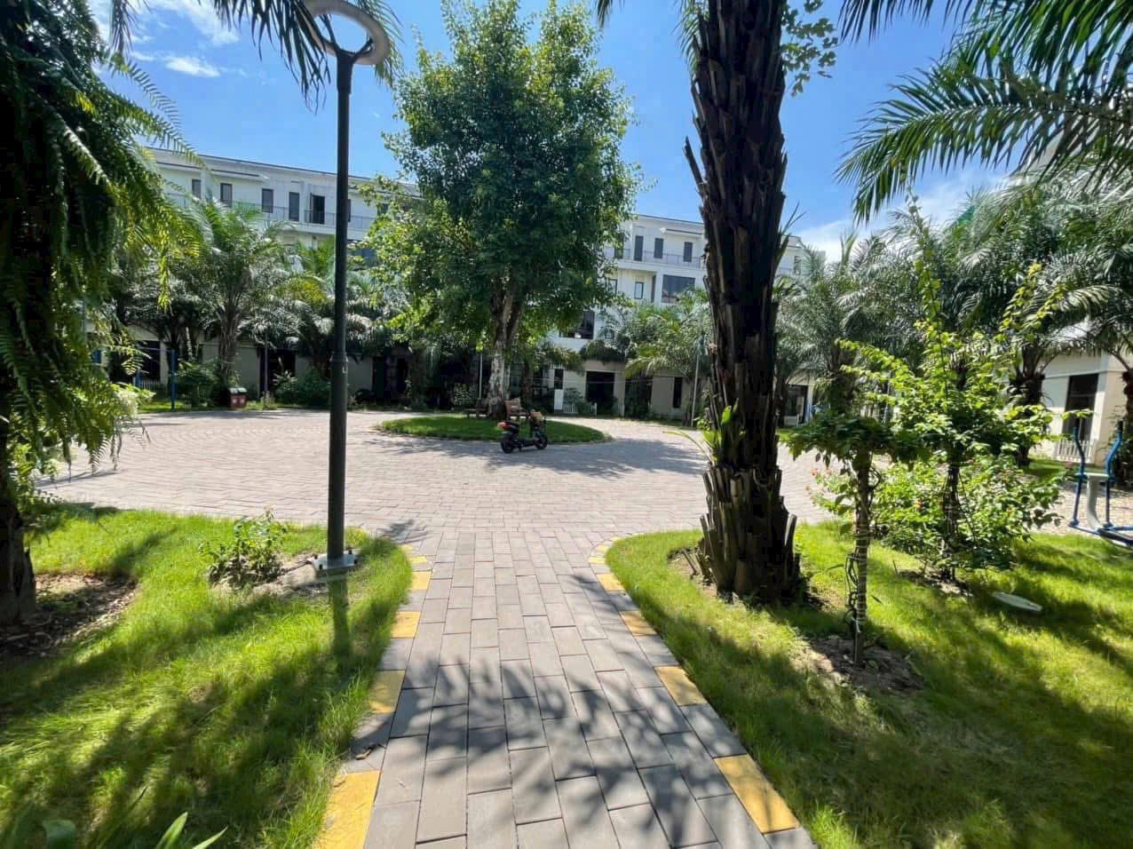 Bán căn liền kề khu vườn Thiền, Ecopark Hải Dương, 96m2, mt 6m, 3.5 tầng, vị trí đẹp, giá tốt 2