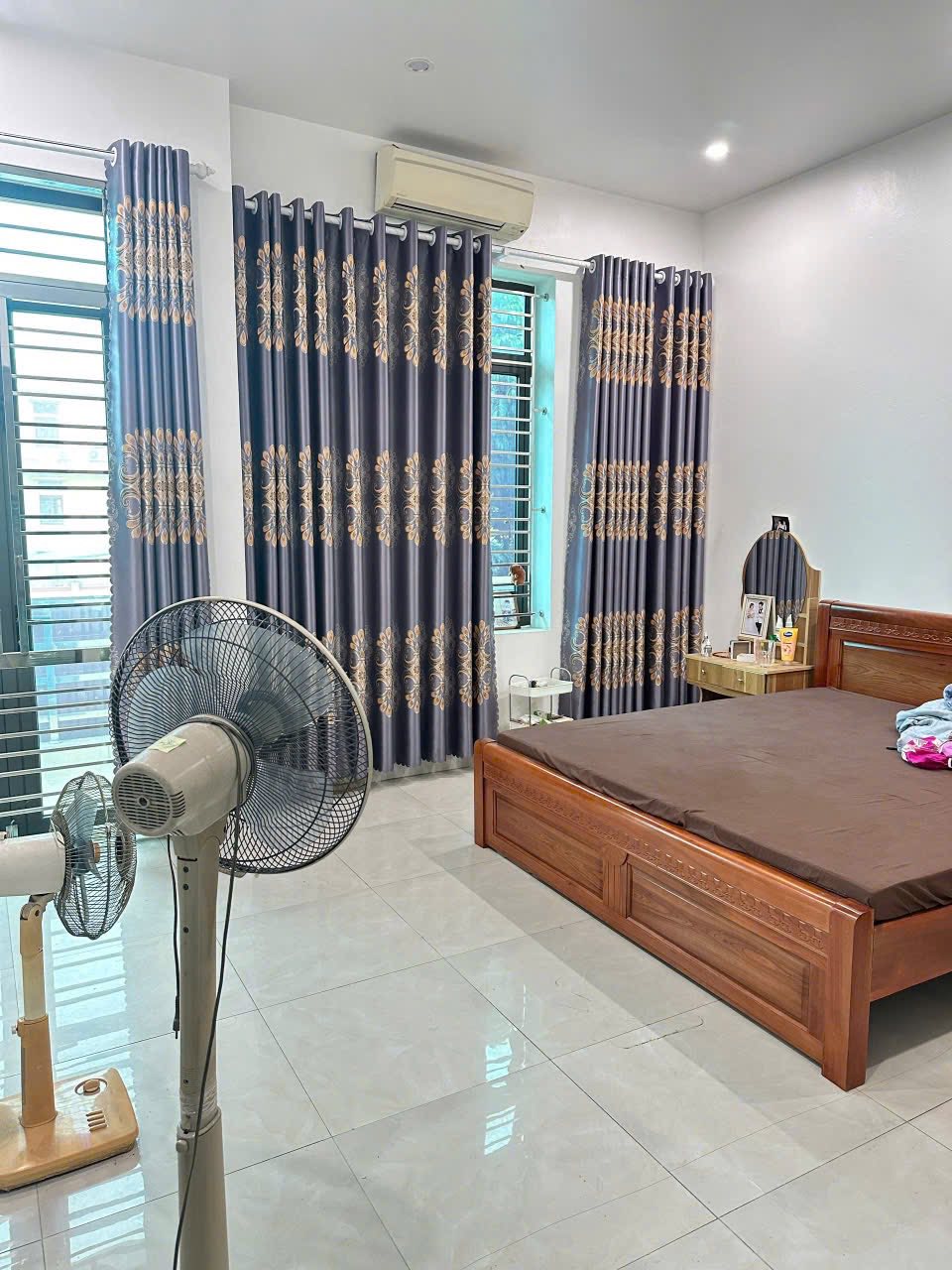 Bán căn nhà 3 tầng mặt phố KD buôn bán, phường Ngọc Châu, TP HD, 75m2, mt 5m, 4.x tỷ 2