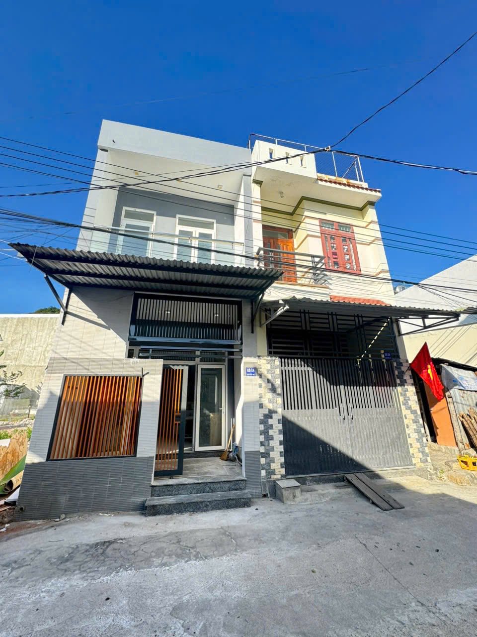 NHÀ 2 TẦNG HẺM Ô TÔ 5M, VĨNH HÒA, BẮC NHA TRANG, GIÁ CHỈ 4,8 TỶ 2