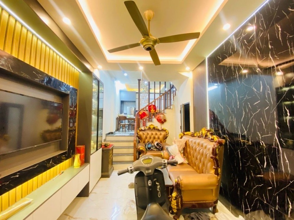 Bán nhà Kim Giang, Hoàng Mai, gần ô tô, sổ nở hậu, 37m2, 10.8 tỷ(CTL)