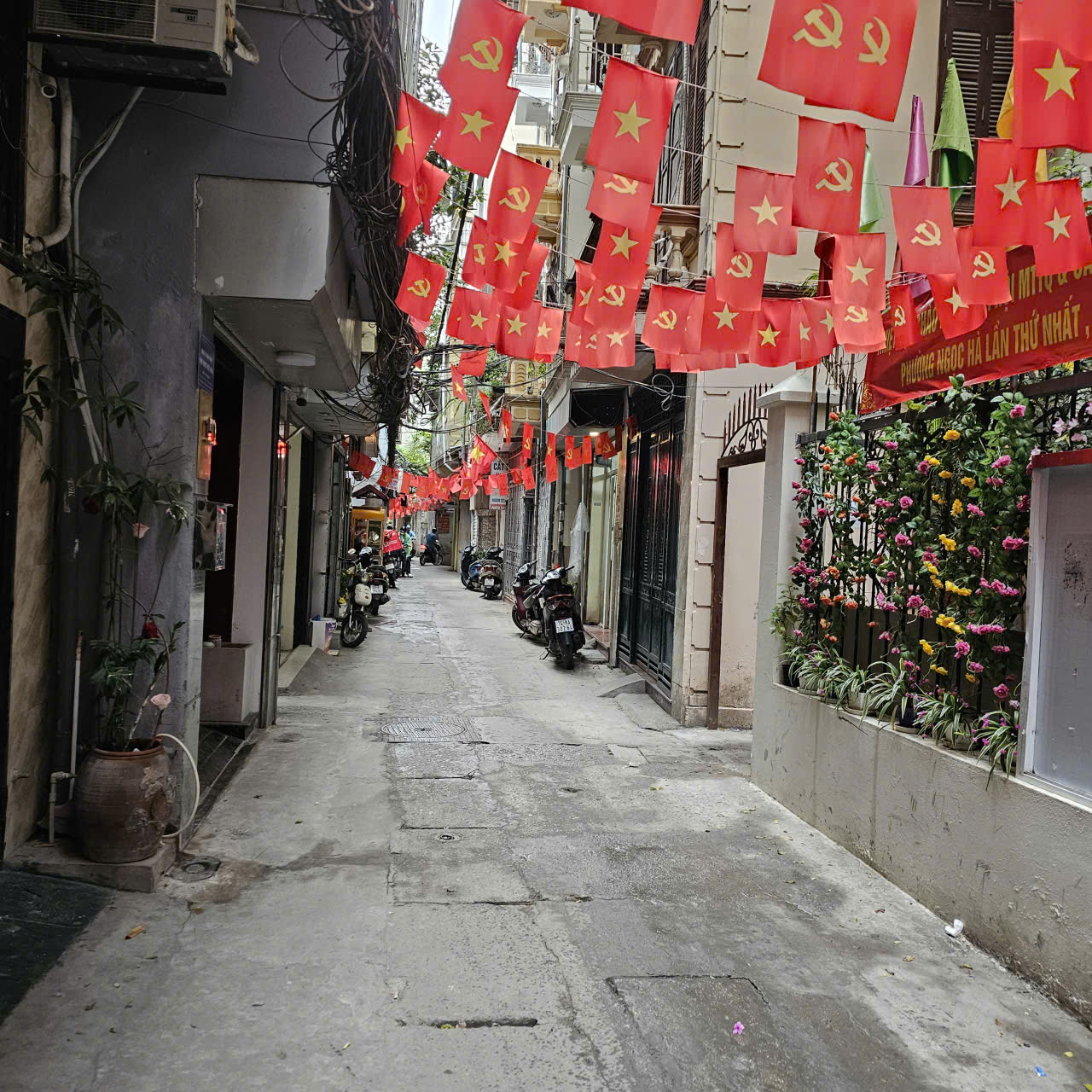 Nhà Đẹp 5 Tầng Lô Góc  Hoàng Hoa Thám, Tây Hồ, Hà Nội - Diện tích 52mv MT 5m - Giá 14.98 Tỷ