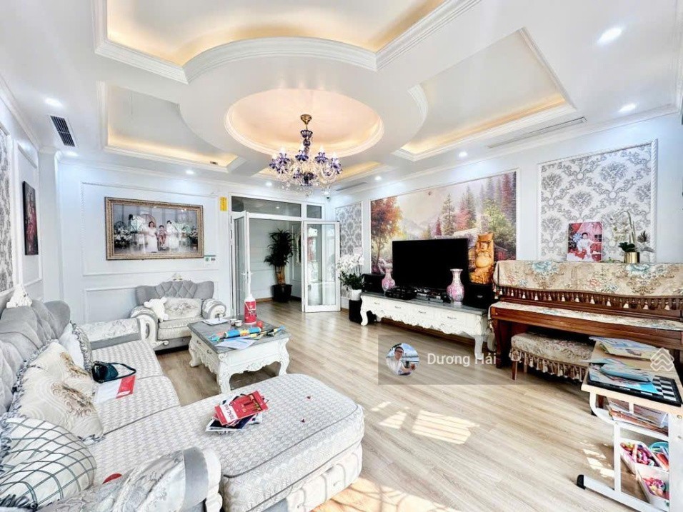 Bán nhà mặt phố thuộc KĐT Dịch Vọng - gần công viên Cầu Giấy - 190m2*MT 14m - KDVP ở đẳng cấp