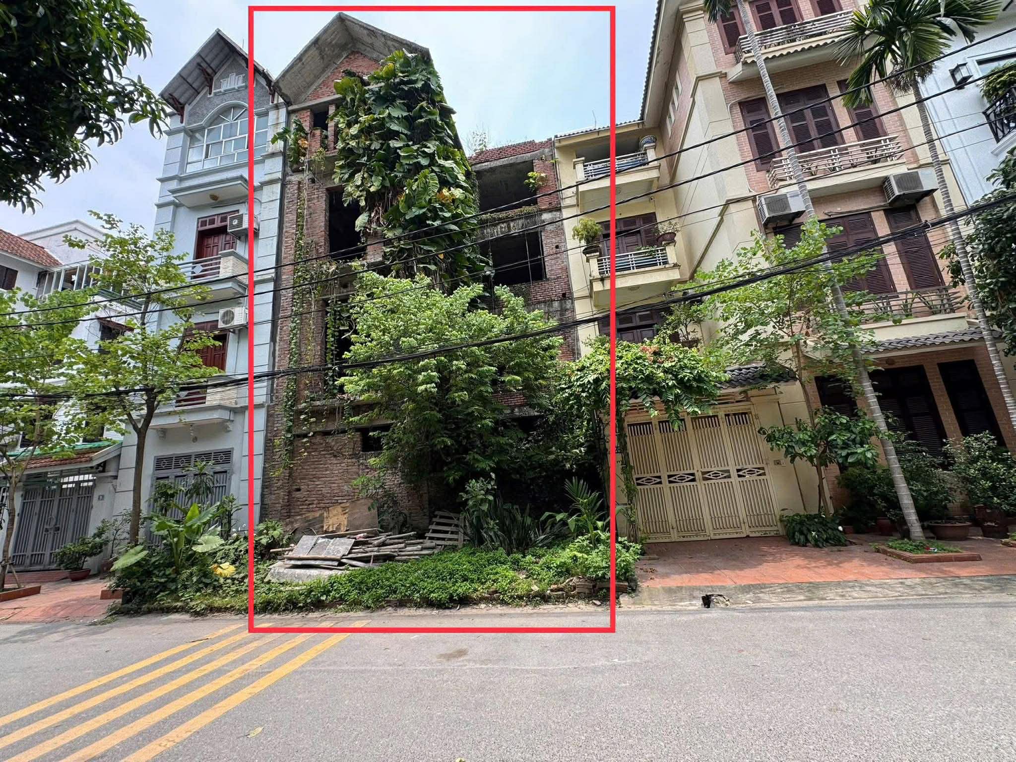 biệt thự xây thô Bồ Đề, 80m x 6tầng, MT 8.2m, vỉa hè, mặt đường 10m, ôtô dừng đỗ ngày đêm 4