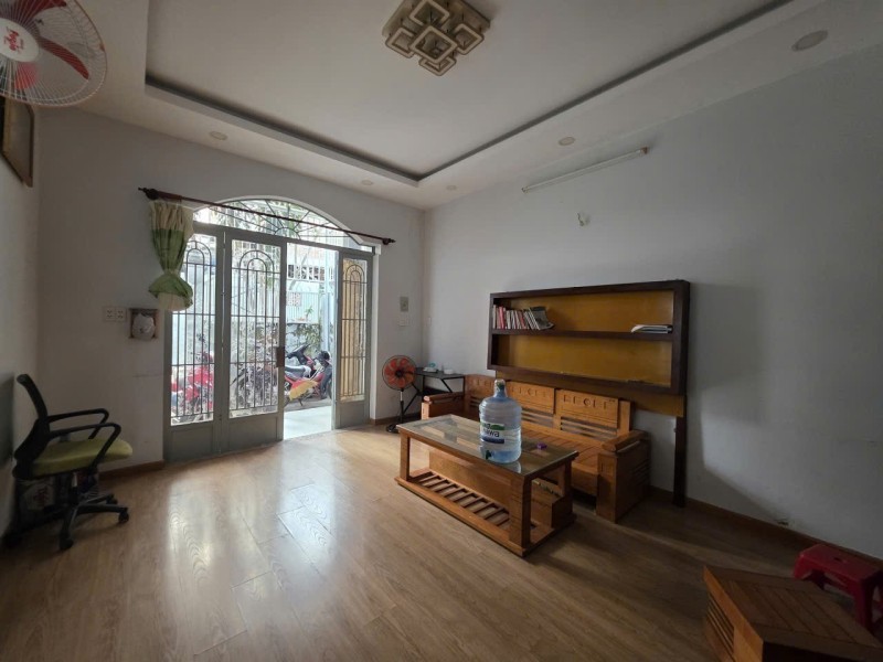 Bán nhà đường 297, Phước Long B, Quận Thủ Đức, TP HCM. DT 100m2, một trệt,  giá 6,5 tỷ, sổ hồng.