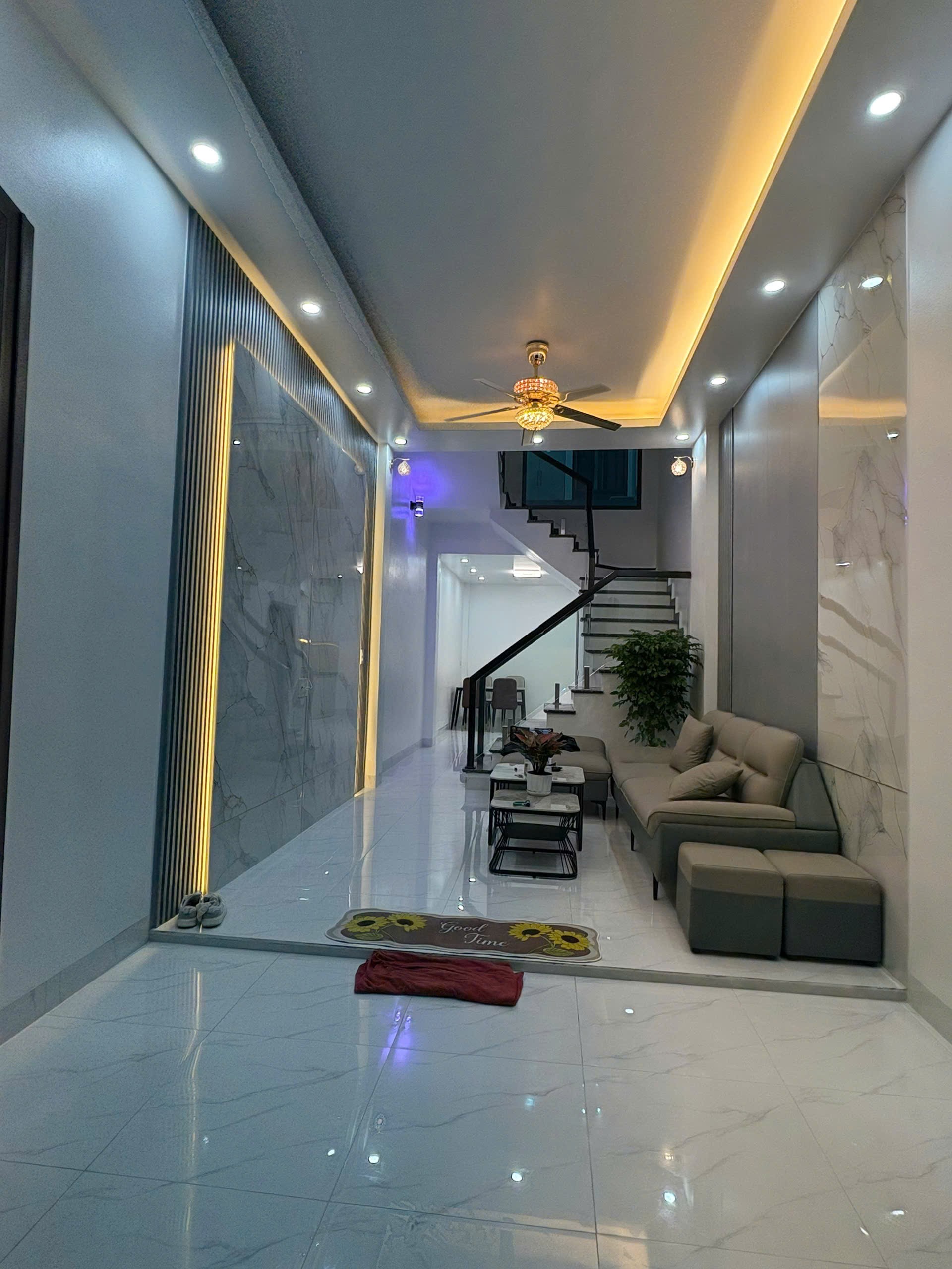 Bán nhà 3 tầng Bình Lộc –3PN, ô tô đỗ cửa, sát chợ giá 2.x tỷ 2