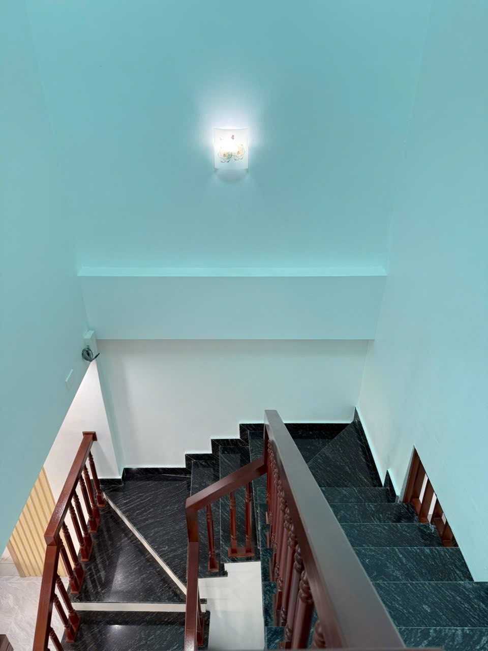 Bán căn nhà 2 tầng ngõ phố Lê Viết Hưng, ph Ngọc Châu, TP HD, 51m2, mt 4m, 3 ngủ, 2vs 5