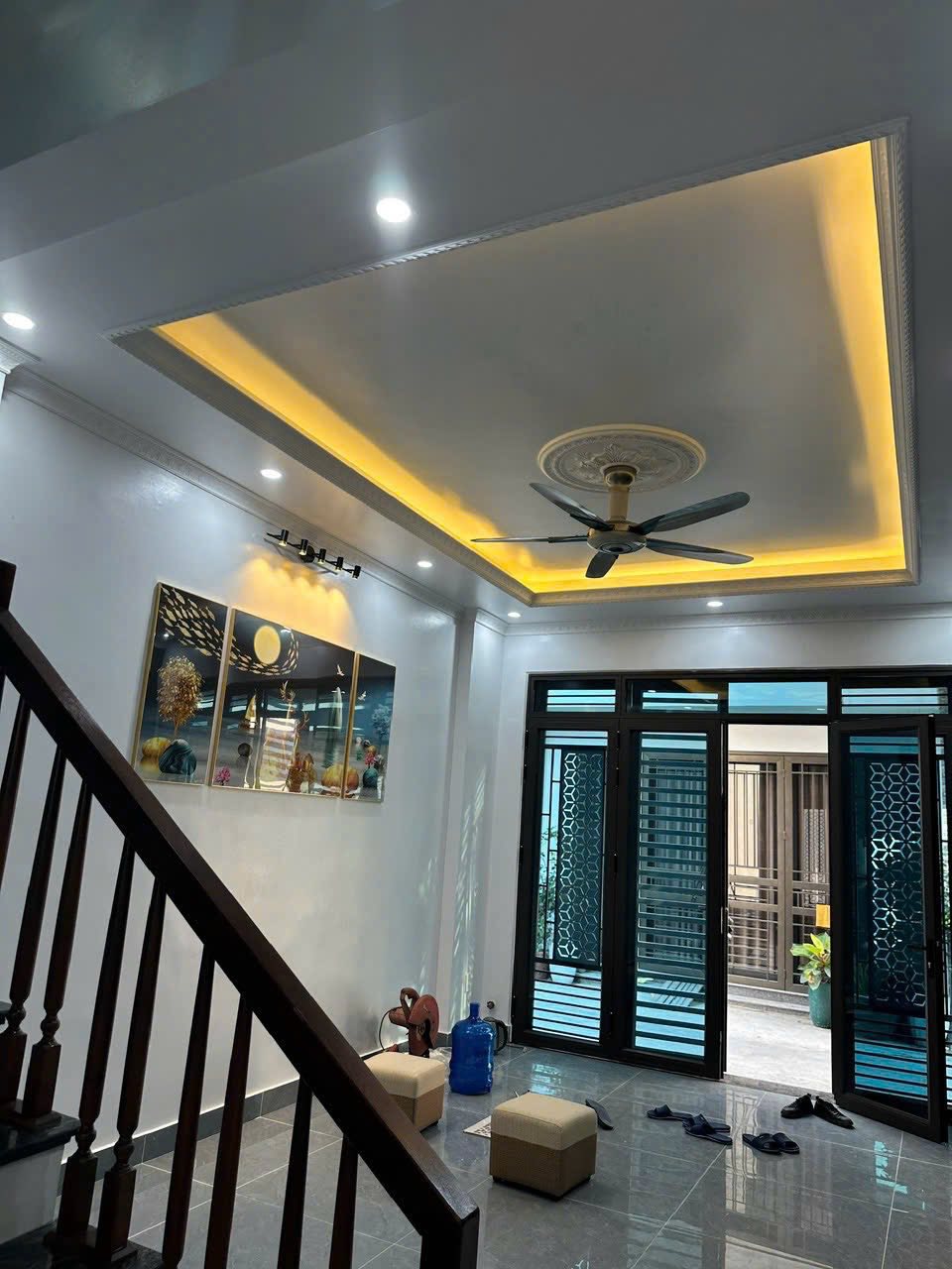 Bán căn nhà 3 tầng có gara oto ngõ phố Vũ Hựu, ph Thanh Bình, TP HD, 50m2, mt 4m, 3 ngủ 3